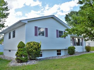 4048 18th St, Bettendorf, IA