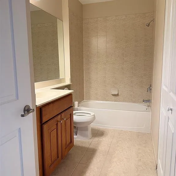 3500 Oaks Clubhouse Dr #303 — Photo 9