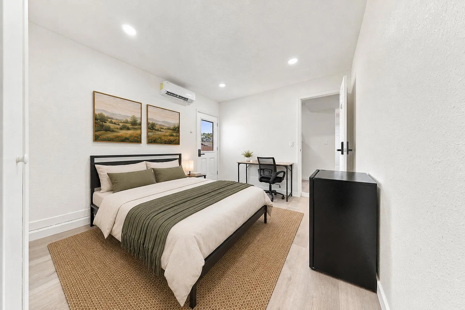 4 bed, 10.0 bath, 2800 sqft, $1,343 — Photo 1