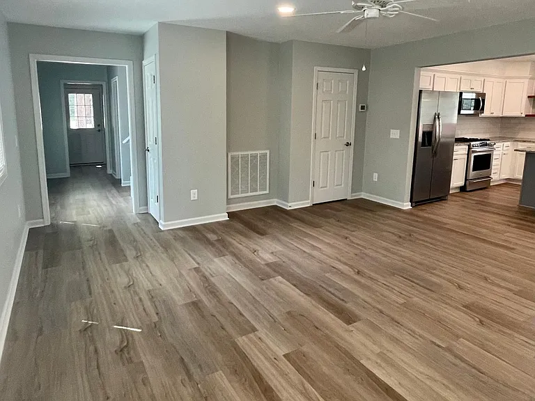 475 N Saylor St — Photo 2