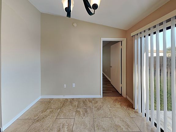 5th image of 647 Caribou Ct