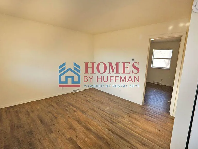 103 East Strain Street — Photo 5