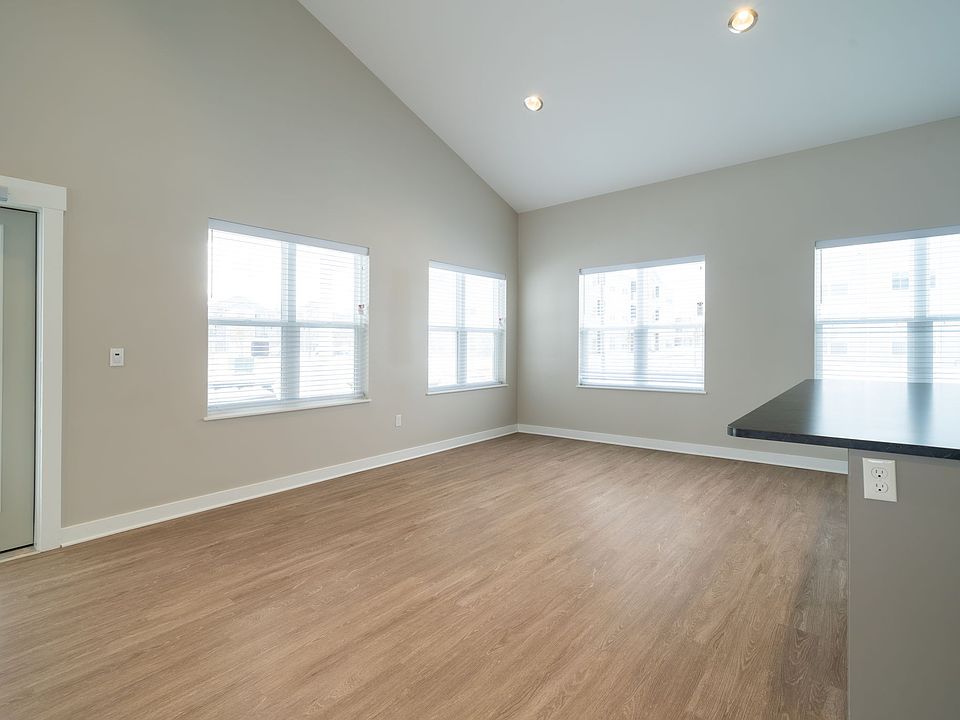 5-web-or-mls-2111-heyboer-dr_12092024