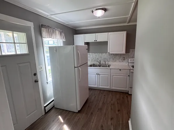 349 Safford St APT 3, Bennington, VT 05201