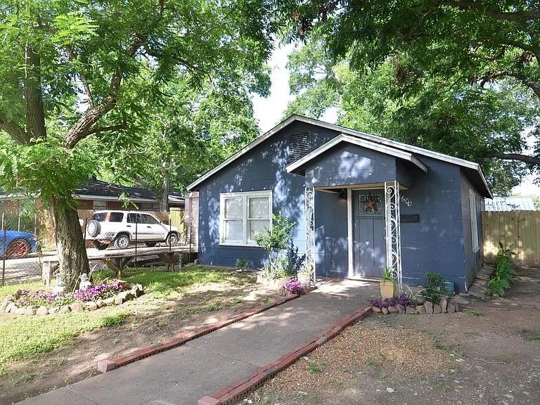 1600 5th St — Photo 3