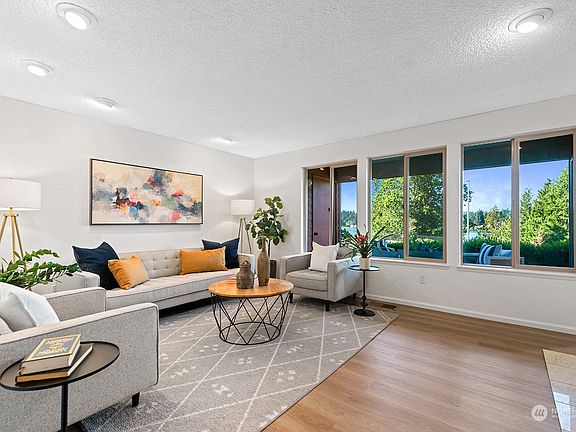 5th image of 23509 Lakeview Drive #A-105