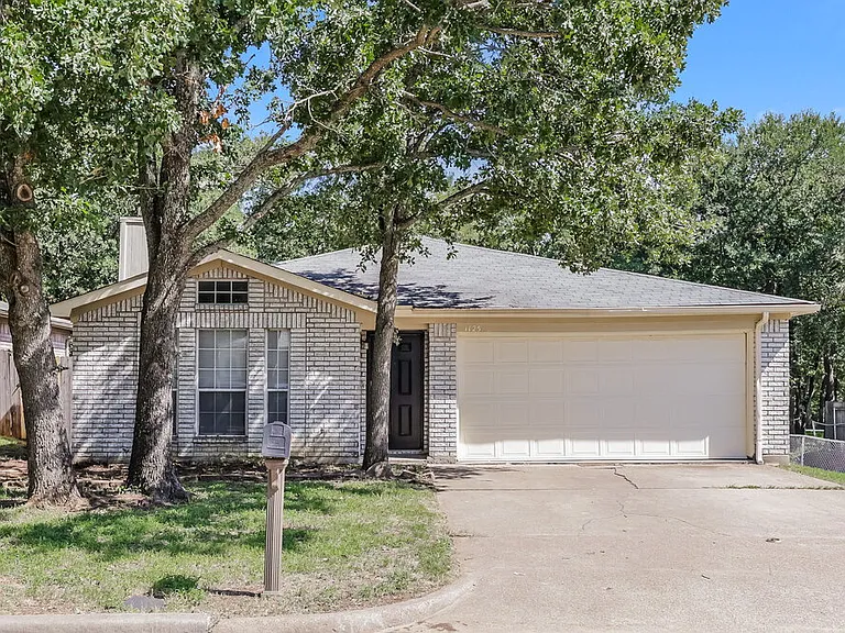 1125 Hidden Creek Dr — Photo 1