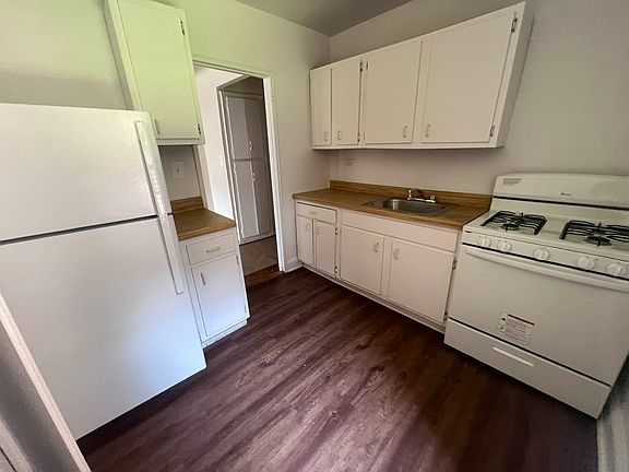 3rd image of 4310 44th St APT 3D