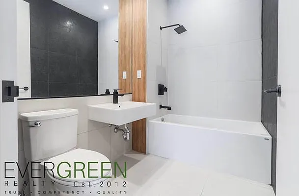 Rented by Evergreen Apartments BK | media 5
