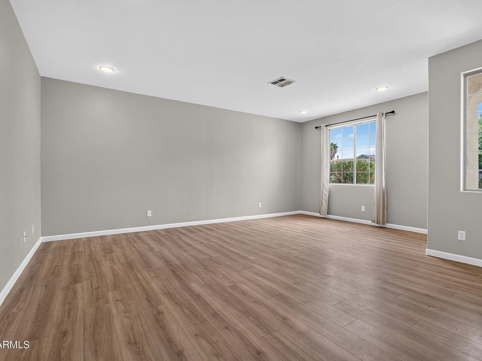 4 bed, 2.5 bath, 3073 sqft, $2,700 — Photo 4