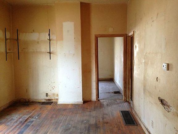 4th image of 1721 W 34th St