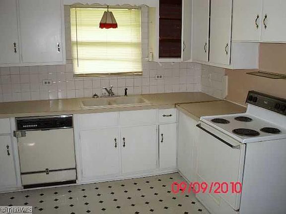 5th image of 609 Memorial Park Dr