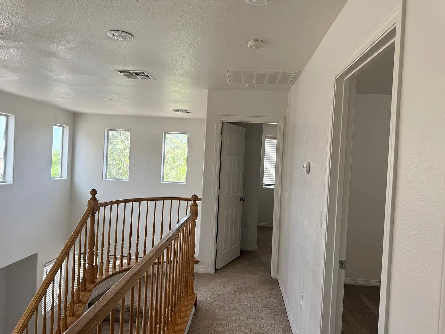 3 Bedrooms Home With 2.5 Bathrooms — Photo 4