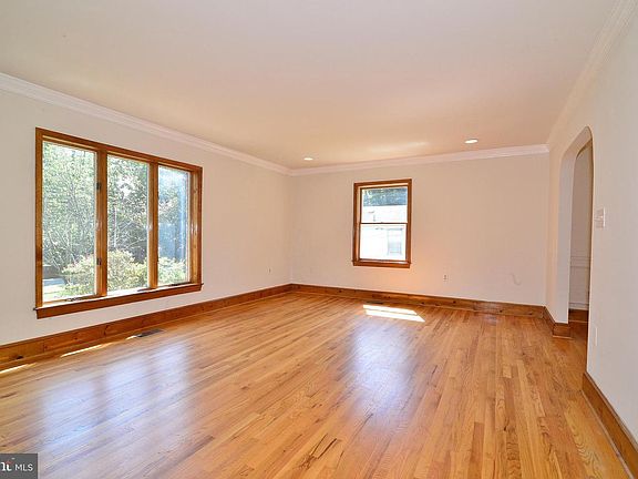2nd image of 3109 Woodland Ln