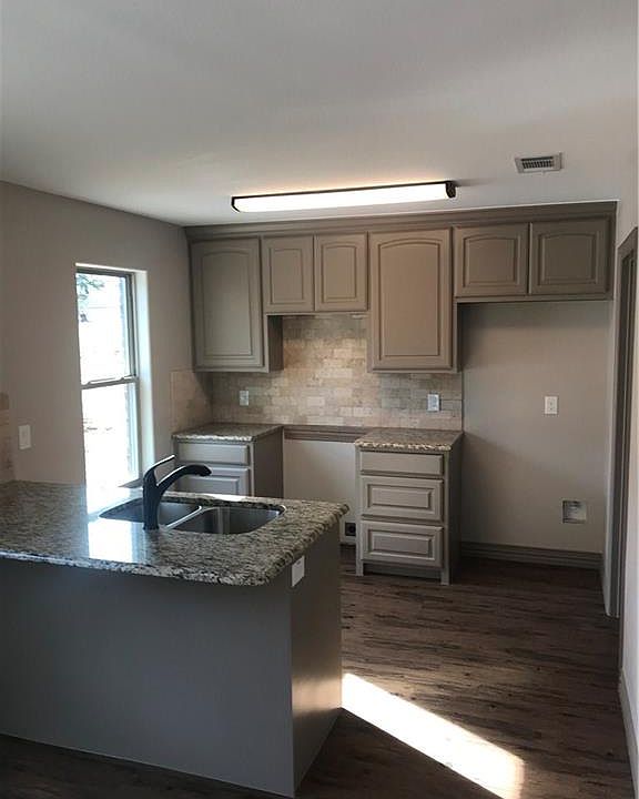 2nd image of 517 W Morgan St