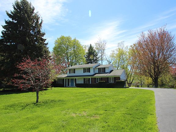 3rd image of 276 Southboro Dr