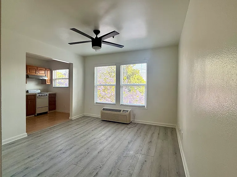 Marengo Apartments — Photo 15