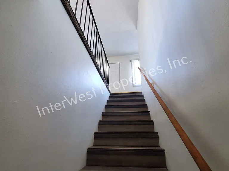 11714 E Burnside St — Photo 8