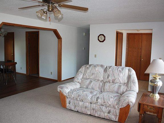 5th image of 222 N Prairie Ave