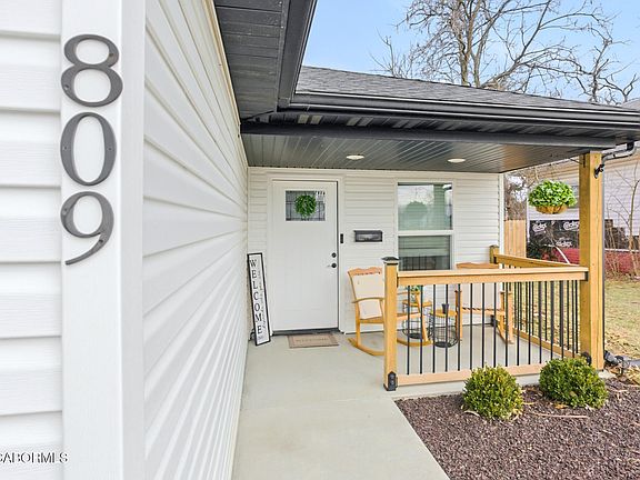 2nd image of 809 Concannon St
