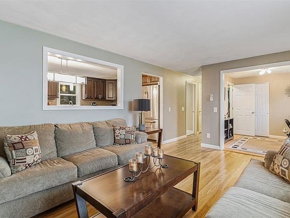 5th image of 30 Reservoir Ave