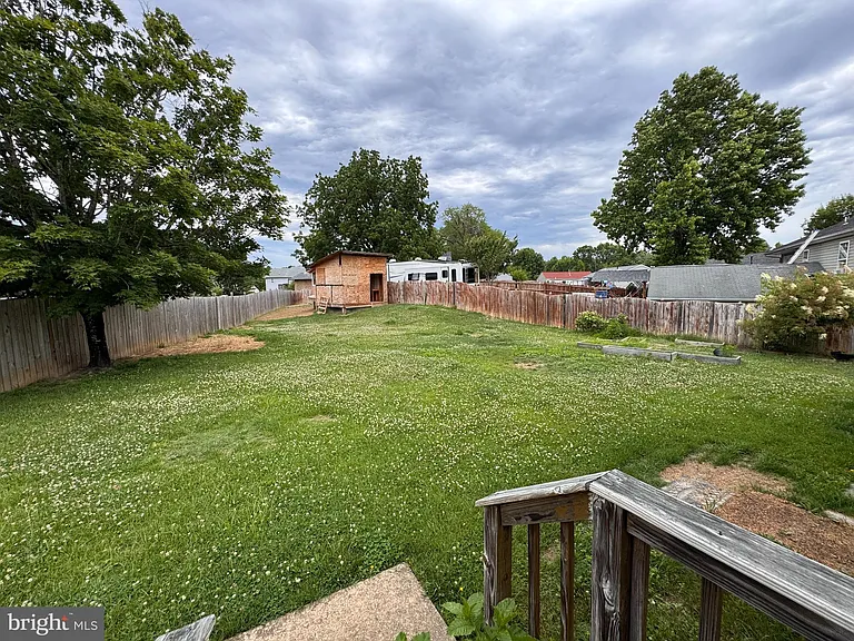 7423 Laura Ln — Photo 21