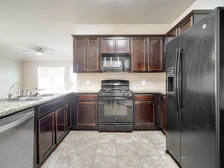 9210 Rustling Manor Ln — Photo 16