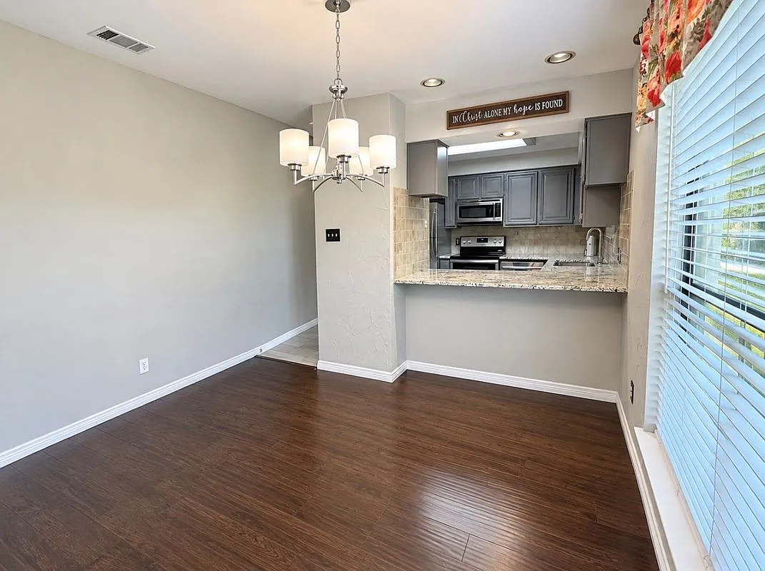 3 bed, 2.0 bath, 1440 sqft, $2,295 — Photo 3