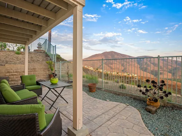 2135 Pointe Pkwy, Spring Valley, CA 91978