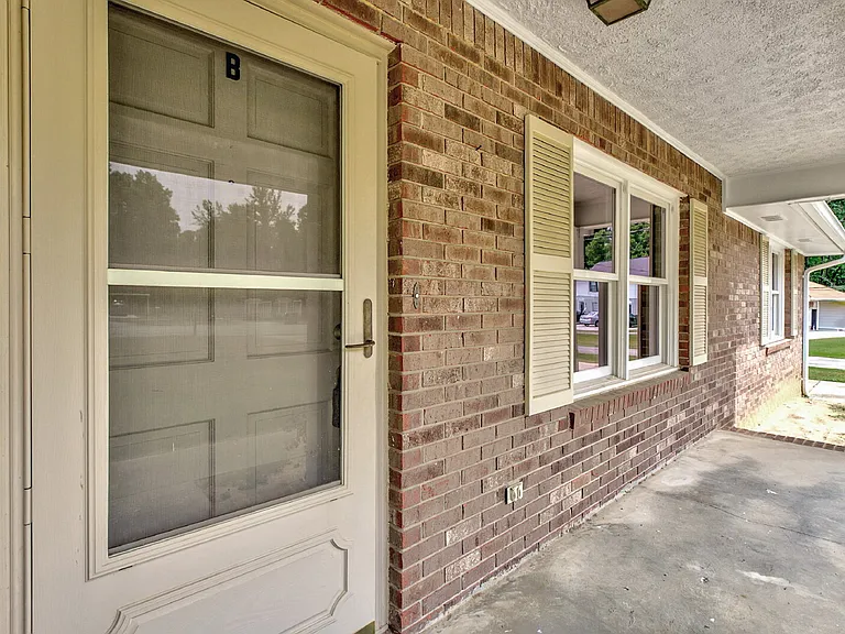 200 Meadowbrook Ct #B — Photo 7