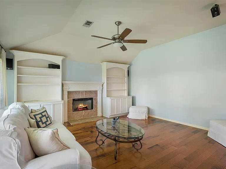 9719 Hawkins Ln — Photo 12