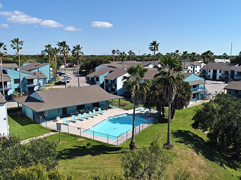 Land's End Apartments — Photo 1