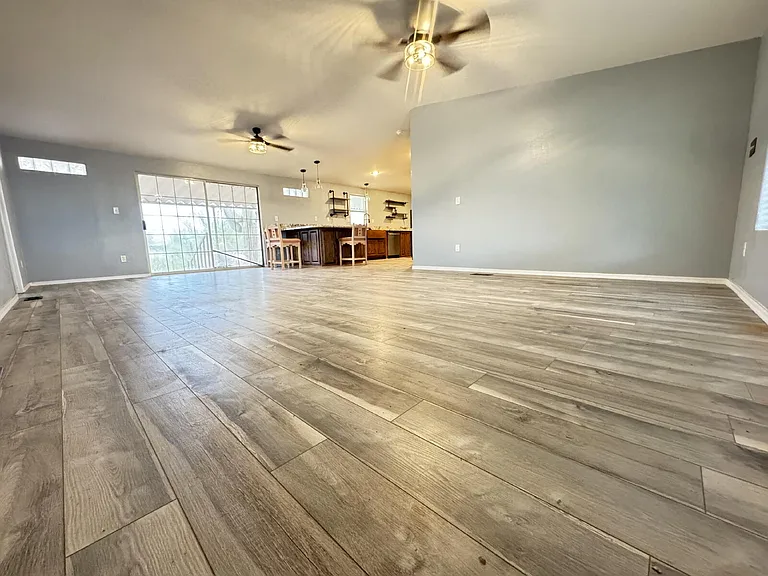 4879 N Monterey Dr — Photo 1
