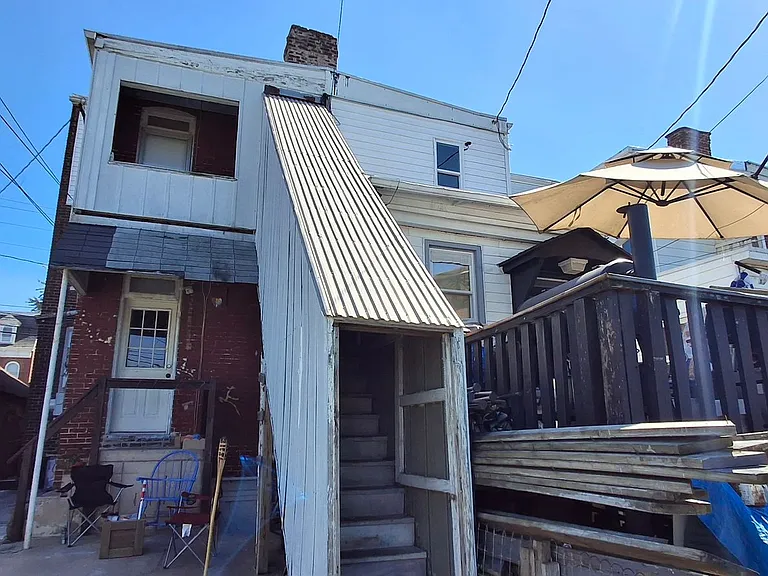 959 E Philadelphia St — Photo 18