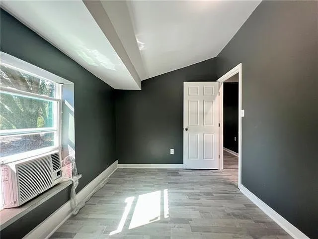 1013 Wilkinson St — Photo 10