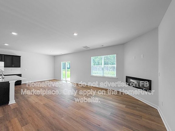 2nd image of 1415 Mammoth Rd