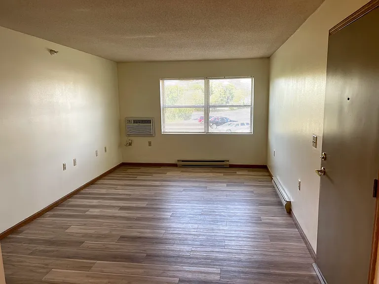 Kemper Manor Apartments — Photo 7