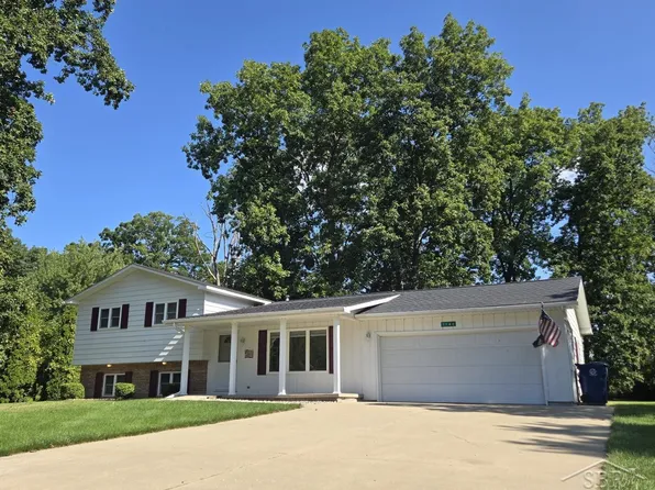 1141 N Dawn Dr, Freeland, MI 48623