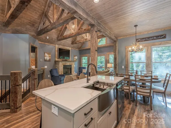 1581 Campbell Creek Rd, Maggie Valley, NC 28751