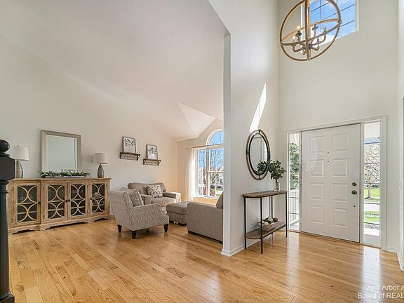 4th image of 4834 Hillway Ct