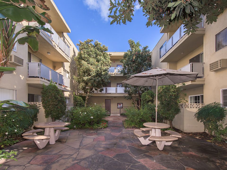 1st image of 4949 Tyrone Ave APT 09A