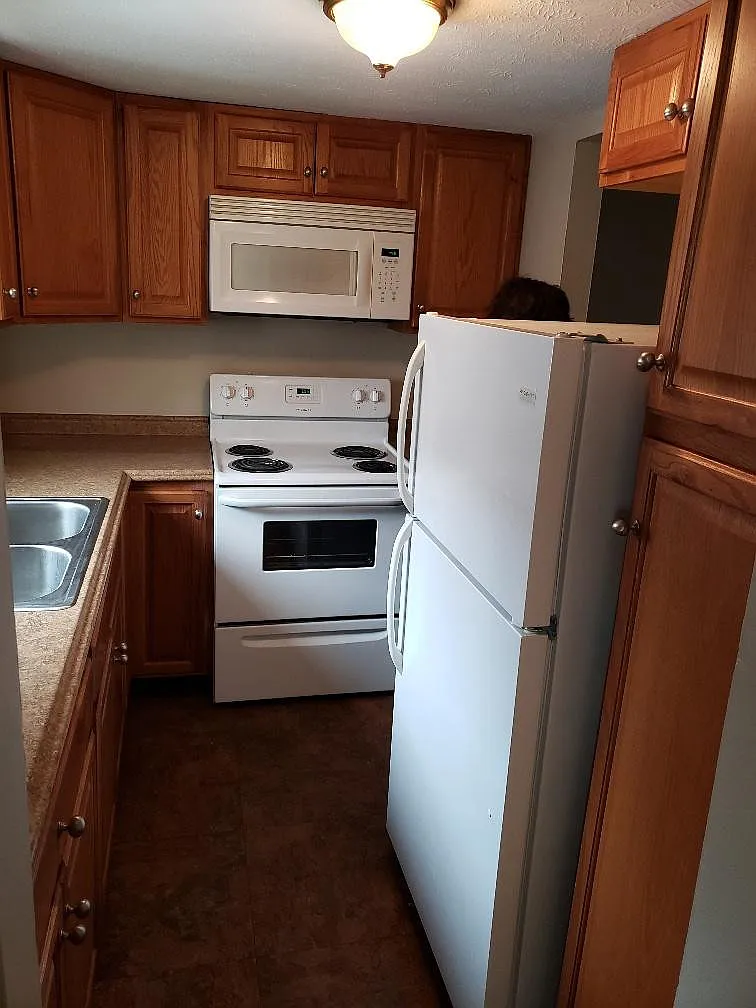 Riverside Court Apartments — Photo 4
