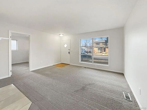 3rd image of 469 W Hudson Ave