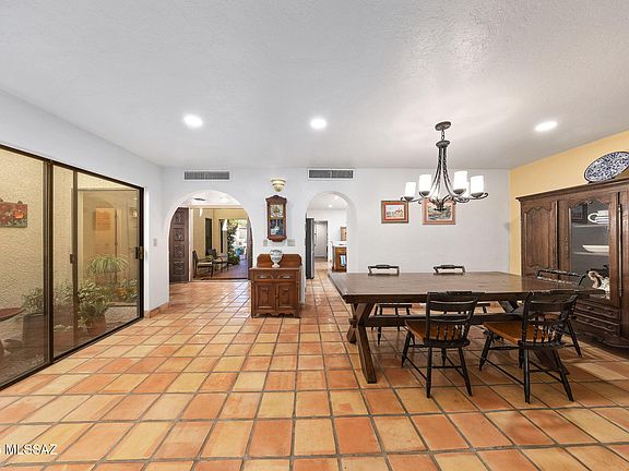 3rd image of 9817 N Calle Loma Linda