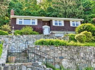 812 Warren Ave, Thornwood, NY 10594
