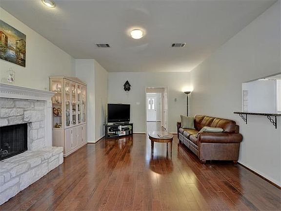 4th image of 6509 Hillside Hollow Dr