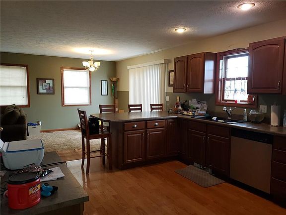 4th image of 1701 W Republic Ct
