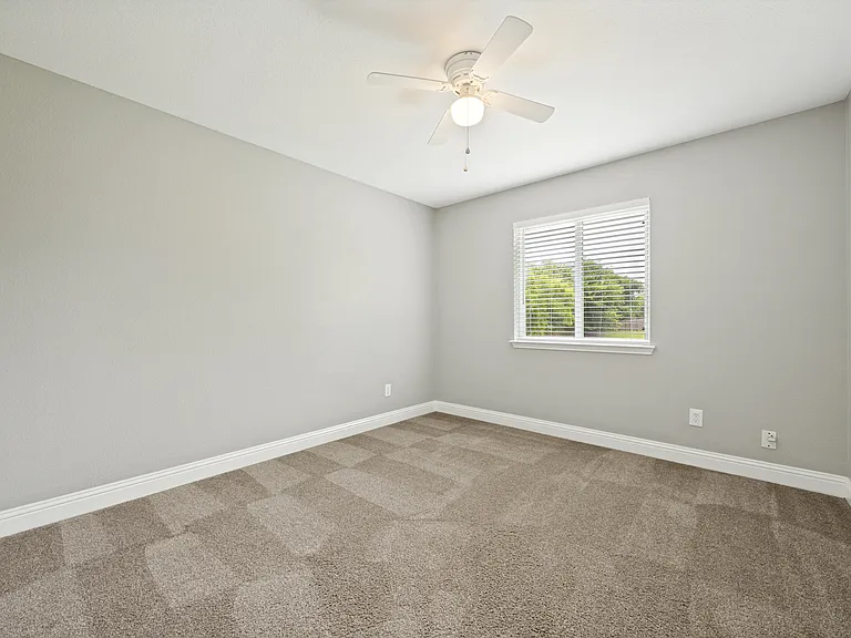 1601 Elm St — Photo 19