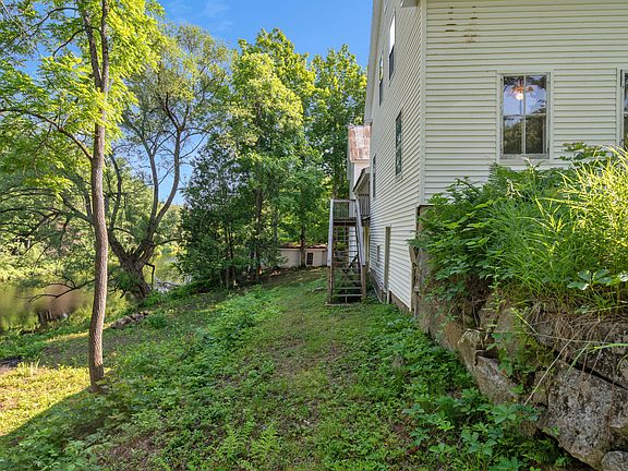 3rd image of 586 Plains Road