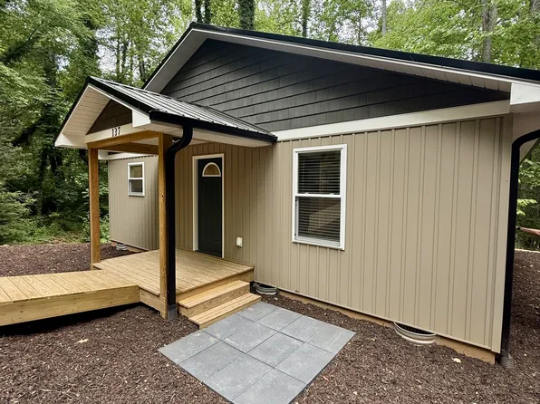 137 Luke Martin Ln, Hendersonville, NC 28739